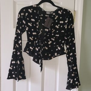 NWT Daisy long sleeve tie front crop top